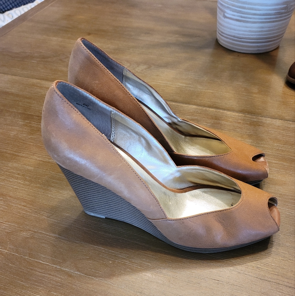 Women's shoes, Size 9 1/2, Tan